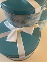 Load image into Gallery viewer, Xmas tins (3set) Sml 5.5&quot;  Med 6&quot;  large 6.5&quot; snowflake blue
