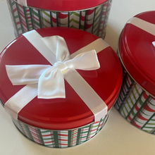 Load image into Gallery viewer, Xmas tins (3set) Sml 5.5&quot;  Med 6&quot;  large 6.5&quot; christmas design
